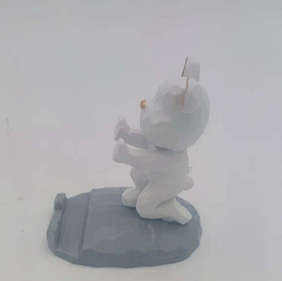 White and Gold Bear Figurine Display Stand - Picture 3 of 7